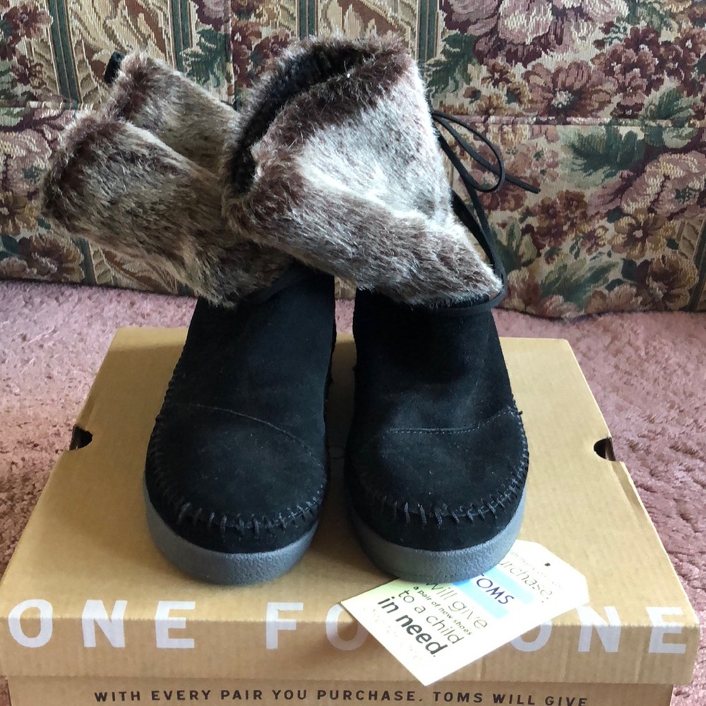 NEVER WORN Tom’s Nepal Boot. Size 6